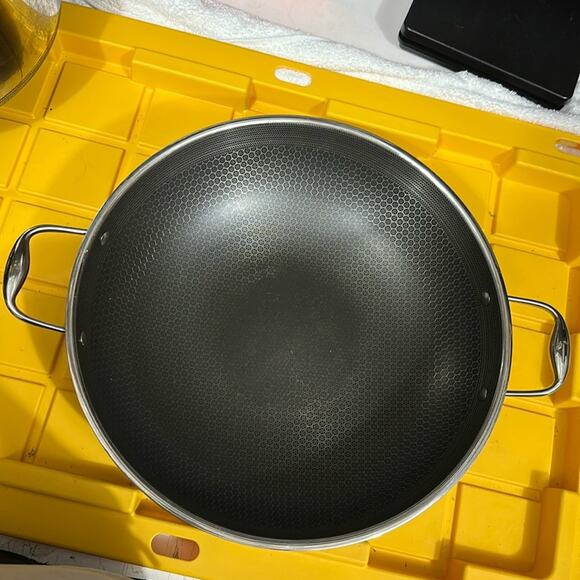 HexClad Hybrid Nonstick 14-Inch Good Wok MSRP $303 - Picture 7 of 7